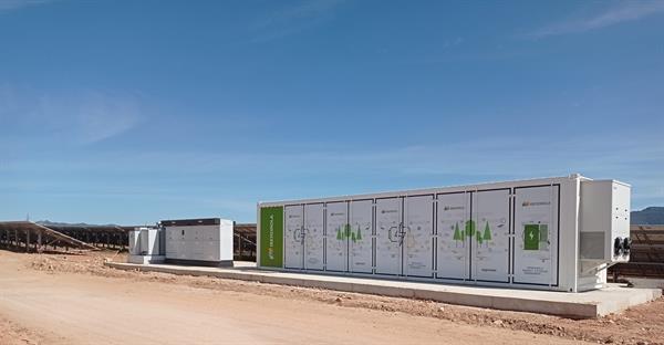 Ingeteam pone en marcha la primera planta fotovoltaica con baterías de España